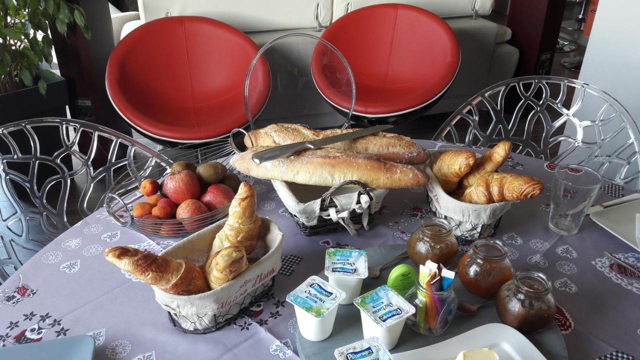La Colline Aux Yeux Doubs Bed and Breakfast Baume-les-Dames Eksteriør billede